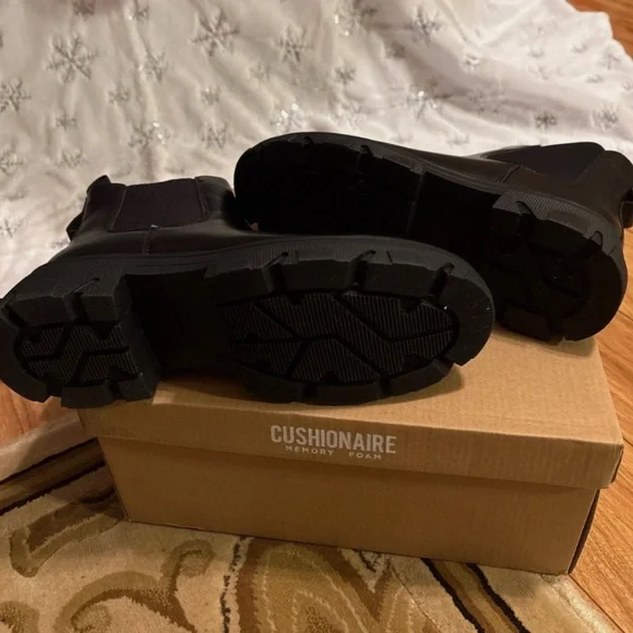 NWT & box Cushionaire memory foam modern black boots, 1.5 inch heel, size 9 - Picture 4 of 10
